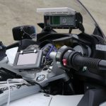 Dinas Damkar Jombang Hapus Sarang Tawon di Gedung DPRD